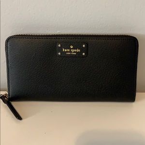 Kate Spade zip wallet in black